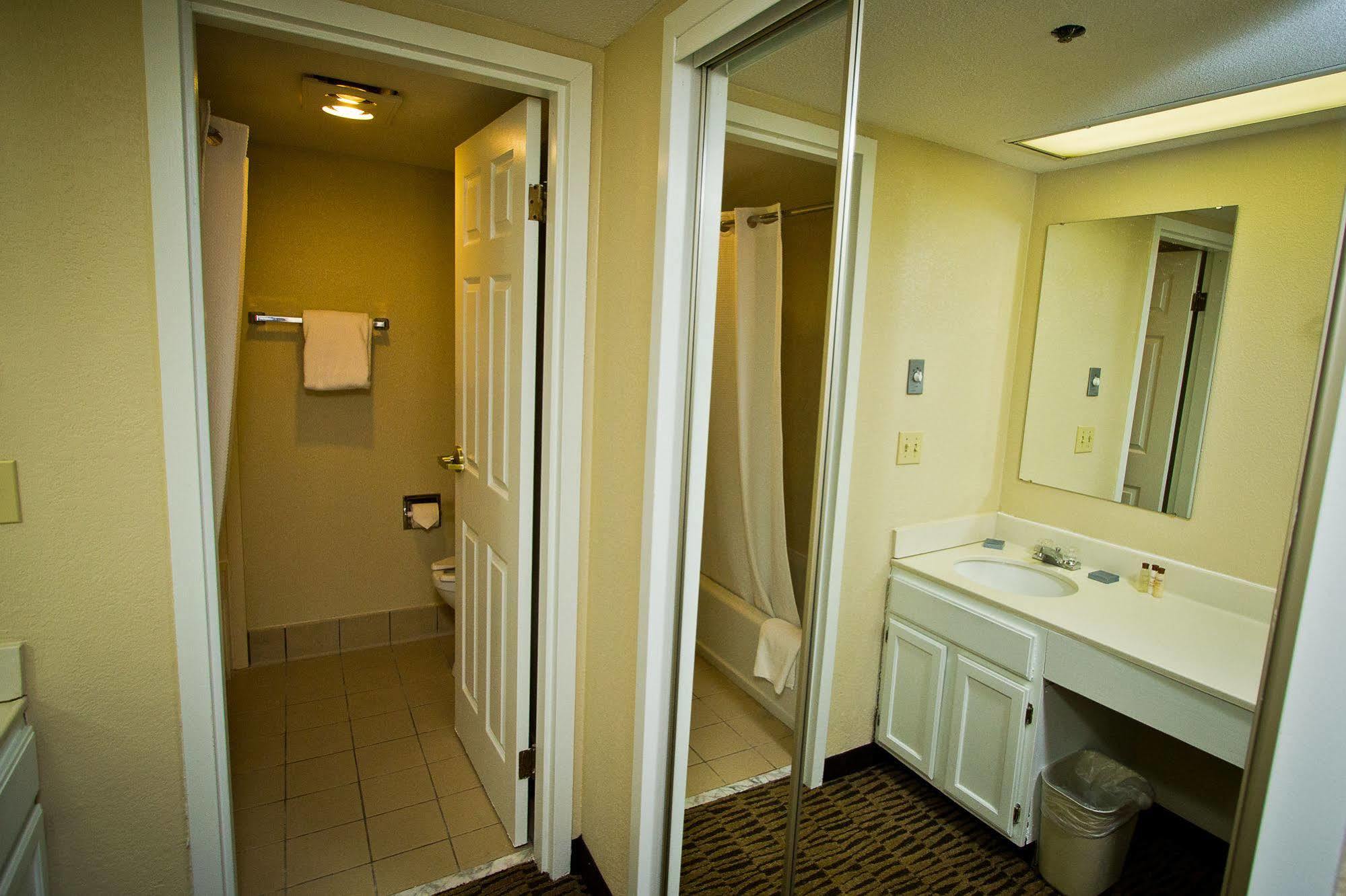 Suburban Extended Stay Hotel Омаха Экстерьер фото