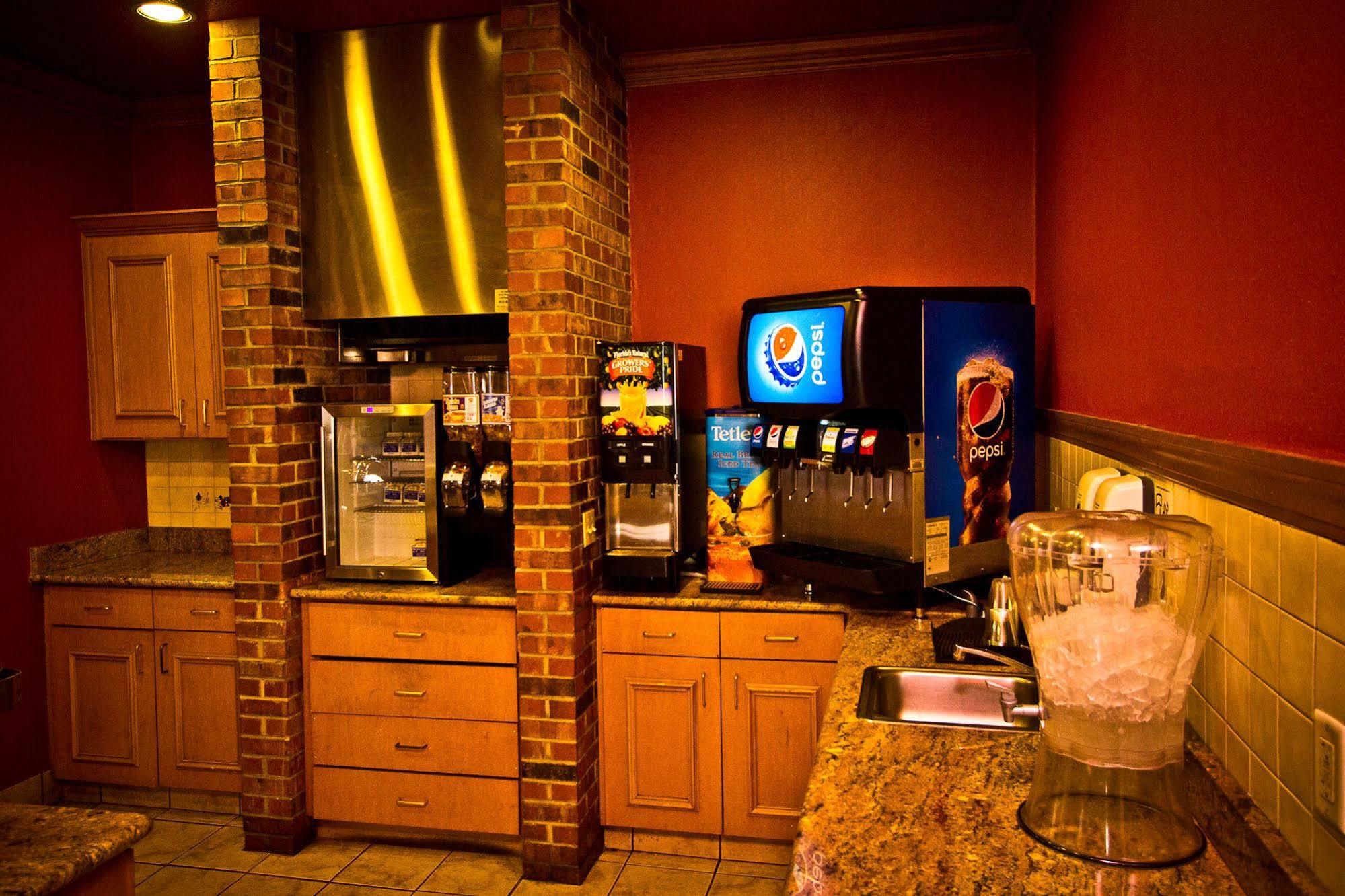 Suburban Extended Stay Hotel Омаха Экстерьер фото